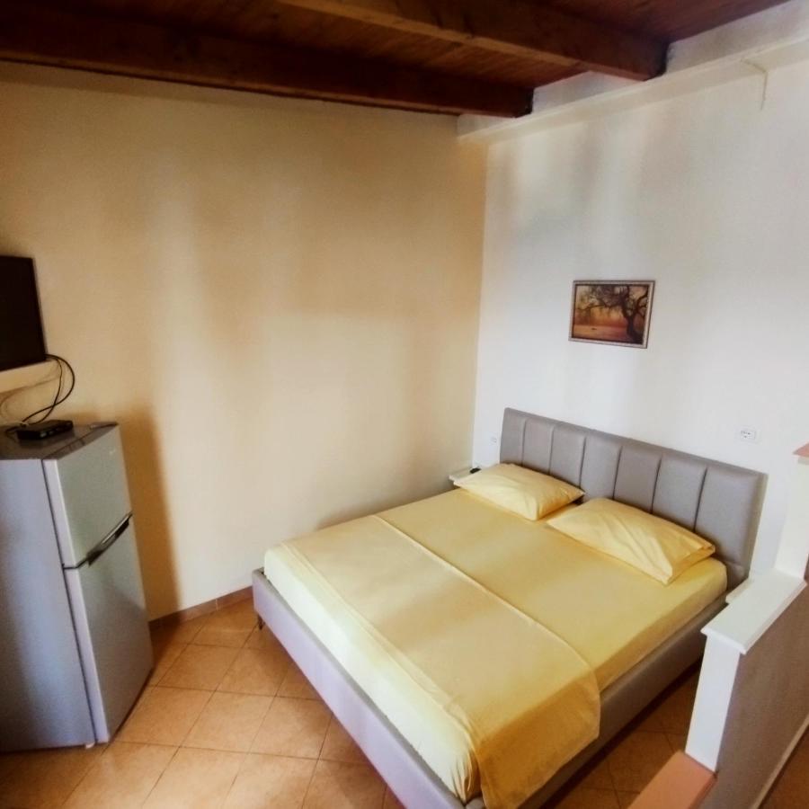 Mejdi Apartments Sarandë Eksteriør billede