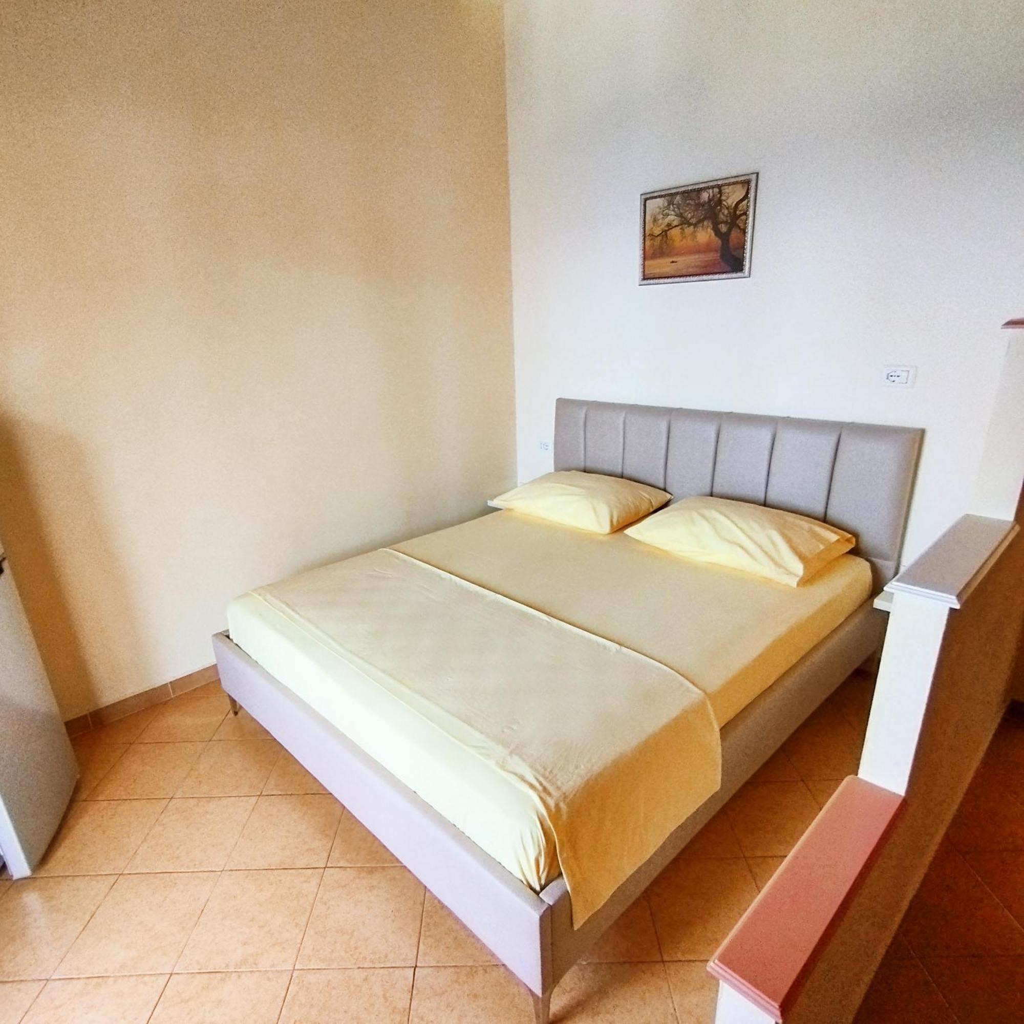 Mejdi Apartments Sarandë Værelse billede