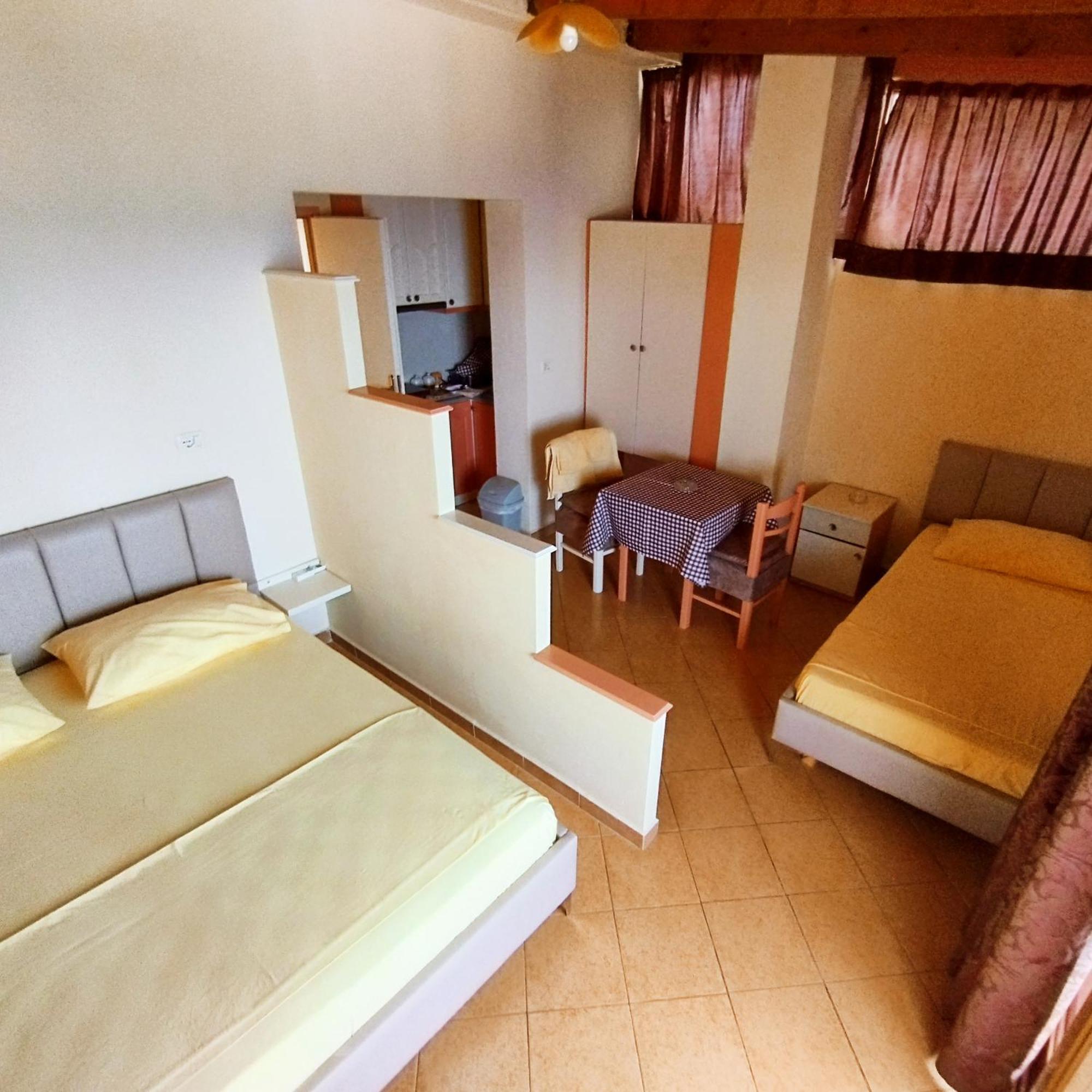 Mejdi Apartments Sarandë Værelse billede